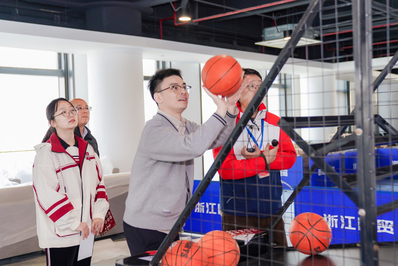 1739260336203688Z1yV.jpg 迎新跑11.jpg