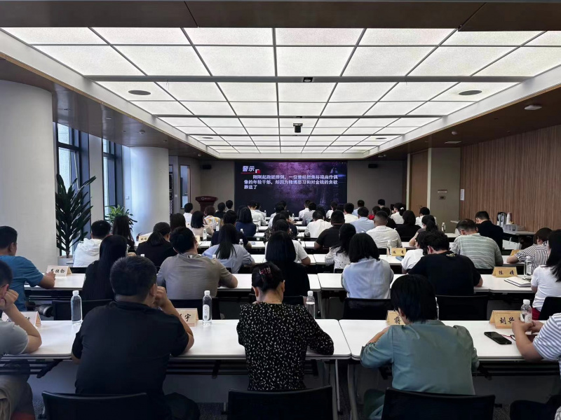 1739861555140793095s.jpg 浙江東方紀委牽頭組織國貿集團金融服務勤廉建設片組年輕黨員干部集中觀看警示教育片.jpg